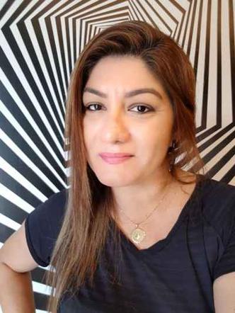 Sandra deixou a sala de aula para investir em uma hamburgueria artesanal: Sandra deixou a sala de aula para investir em uma hamburgueria artesanal: