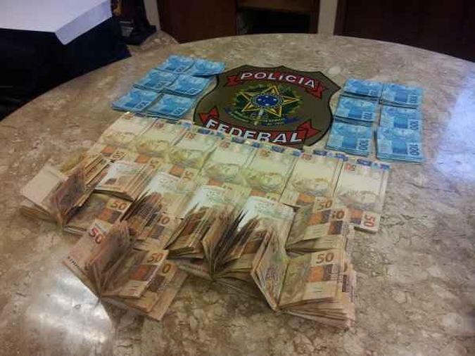 Na operação, a Polícia Federal apreendeu R$ 32,8 mil em espécie(foto: Amanda Almeida/Divulgação) Na operação, a Polícia Federal apreendeu R$ 32,8 mil em espécie(foto: Amanda Almeida/Divulgação)