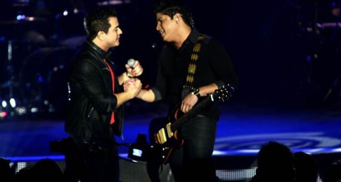 Henrique & Diego lança o disco 'De braços abertos'(foto: Sony Music/Divulgação) Henrique & Diego lança o disco 'De braços abertos'(foto: Sony Music/Divulgação)
