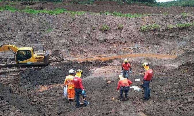 Corpo foi localizado há cerca de 2 km da barragem 1 da Mina de Córrego do Feijão (foto: Corpo de Bombeiros/Divulgação) Corpo foi localizado há cerca de 2 km da barragem 1 da Mina de Córrego do Feijão (foto: Corpo de Bombeiros/Divulgação)