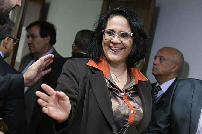 Damares chega ao Senado para apresentar políticas da pasta para Direitos Humanos(foto: Geraldo Magela/Agência Senado) Damares chega ao Senado para apresentar políticas da pasta para Direitos Humanos(foto: Geraldo Magela/Agência Senado)
