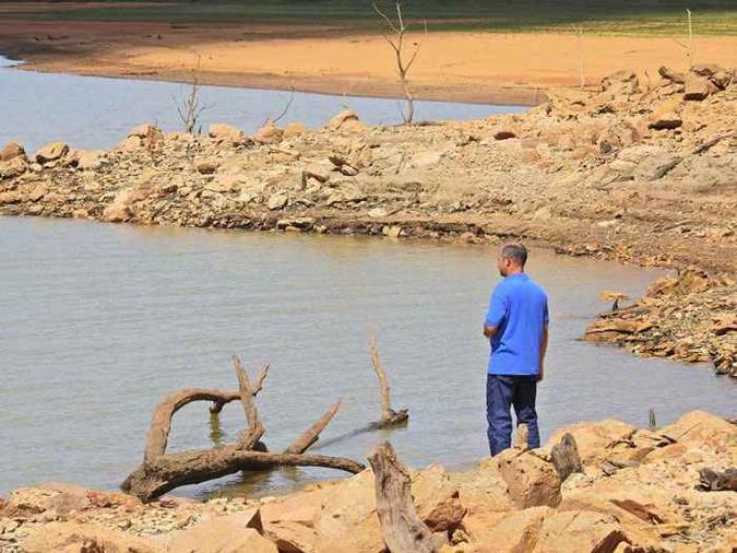 A Barragem do Descoberto chegou ao menor nível histórico, 24,87%: DF é a terceira unidade da Federação a cobrar taxa extra pela água(foto: Breno Fortes/CB/D.A Press) A Barragem do Descoberto chegou ao menor nível histórico, 24,87%: DF é a terceira unidade da Federação a cobrar taxa extra pela água(foto: Breno Fortes/CB/D.A Press)