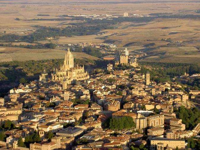 Vista da cidade de Segóvia: o lugar parece um cenário de filme(foto: Wikimedia/Divulgação) Vista da cidade de Segóvia: o lugar parece um cenário de filme(foto: Wikimedia/Divulgação)
