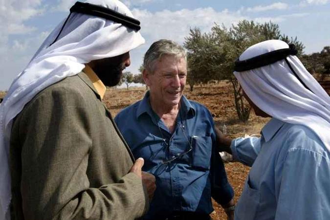 Autor também ficou famoso pelo trabalho pacifista entre Israel e Palestina(foto: AFP / Menahem KAHANA) Autor também ficou famoso pelo trabalho pacifista entre Israel e Palestina(foto: AFP / Menahem KAHANA)