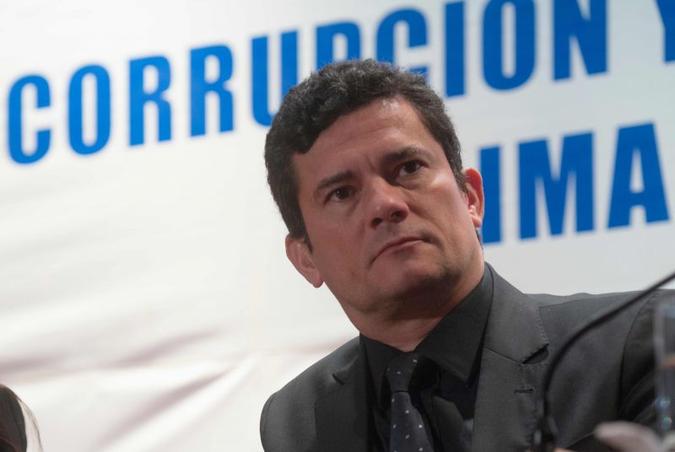 Moro, o juiz que largou a toga para virar ministro do governo Bolsonaro: o rosto da operação no Judiciário(foto: AFP / CRIS BOURONCLE) Moro, o juiz que largou a toga para virar ministro do governo Bolsonaro: o rosto da operação no Judiciário(foto: AFP / CRIS BOURONCLE)
