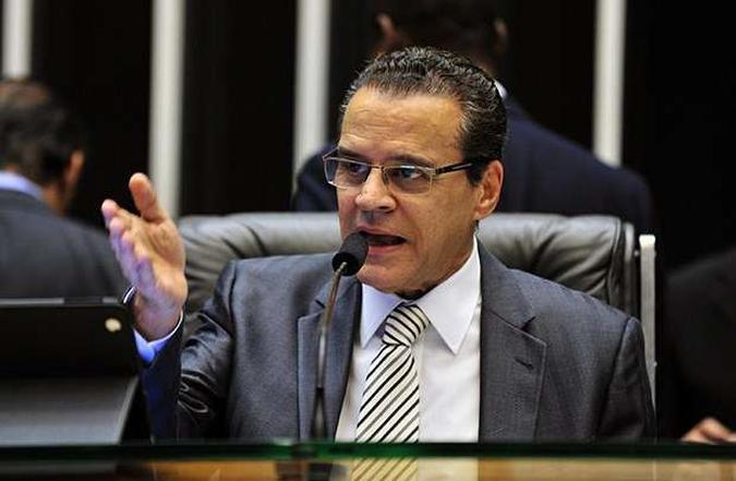 O deputado Henrique Eduardo Alves (PMDB-RN) descartou a possibilidade de a CPMI investigar outros temas além da Petrobras(foto: Rodolfo Stuckert/Câmara dos Deputados) O deputado Henrique Eduardo Alves (PMDB-RN) descartou a possibilidade de a CPMI investigar outros temas além da Petrobras(foto: Rodolfo Stuckert/Câmara dos Deputados)
