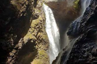 A Cachoeira do Dragão seria o local em que o guia turístico contratado iria encontrar com o grupo(foto: Divulgação/@guianachapada) A Cachoeira do Dragão seria o local em que o guia turístico contratado iria encontrar com o grupo(foto: Divulgação/@guianachapada)