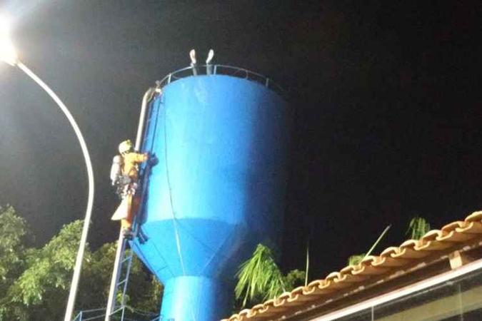 As vítimas realizavam o trabalho em um clube do Setor de Clubes Esportivos Sul, por volta de 2h desta quinta-feira (15/3)(foto: CBMDF/Divulgação) As vítimas realizavam o trabalho em um clube do Setor de Clubes Esportivos Sul, por volta de 2h desta quinta-feira (15/3)(foto: CBMDF/Divulgação)