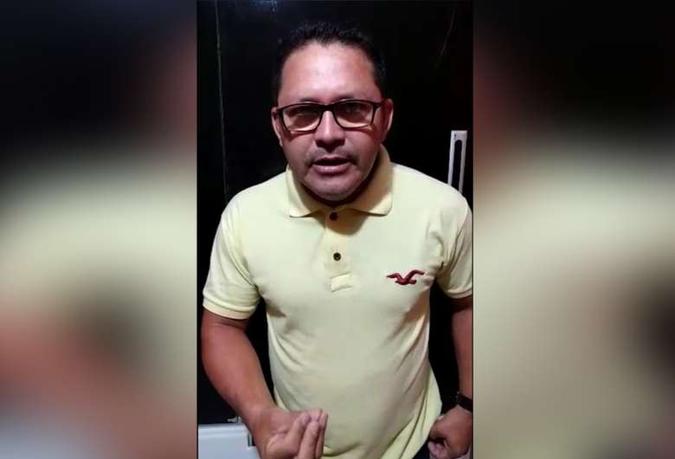 Nos vídeos, Emerson Lobato (PRTB-PA) diz que não leva falta devido a ele ser o líder do governo na Câmara dos Vereadores(foto: Reprodução/Youtube) Nos vídeos, Emerson Lobato (PRTB-PA) diz que não leva falta devido a ele ser o líder do governo na Câmara dos Vereadores(foto: Reprodução/Youtube)