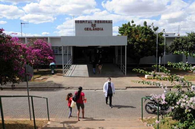 O Hospital Regional de Ceilândia (HRC) é uma das unidades do DF que está sobrecarregada devido ao avanço da doença(foto: Marcelo Ferreira/CB/D.A Press) O Hospital Regional de Ceilândia (HRC) é uma das unidades do DF que está sobrecarregada devido ao avanço da doença(foto: Marcelo Ferreira/CB/D.A Press)
