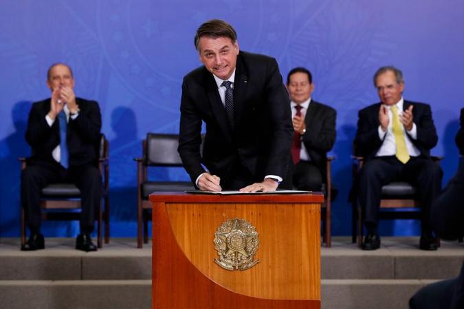 Bolsonaro sanciona lei que institui o Inova Simples: na televisão, discurso pelo Bolsonaro sanciona lei que institui o Inova Simples: na televisão, discurso pelo