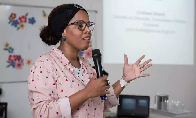 A poeta Cristiane Sobral percorre universidades dos Estados Unidos compartilhando experiências com estéticas negras (foto: Arquivo Pessoal) A poeta Cristiane Sobral percorre universidades dos Estados Unidos compartilhando experiências com estéticas negras (foto: Arquivo Pessoal)