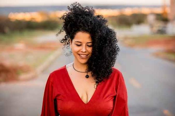 No álbum Moara mostra o poder da voz feminina(foto: Thaís Mallon/Divulgação ) No álbum Moara mostra o poder da voz feminina(foto: Thaís Mallon/Divulgação )