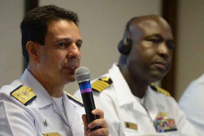 Luiz Roberto Cavalcanti Valicente, contra-almirante da Marinha do Brasil, e Myers, capitão de mar e guerra da Marinha dos Estados Unidos, participam da abertura da 60ª edição da Operação UNITAS(foto: Tânia Rêgo/Agência Brasil) Luiz Roberto Cavalcanti Valicente, contra-almirante da Marinha do Brasil, e Myers, capitão de mar e guerra da Marinha dos Estados Unidos, participam da abertura da 60ª edição da Operação UNITAS(foto: Tânia Rêgo/Agência Brasil)