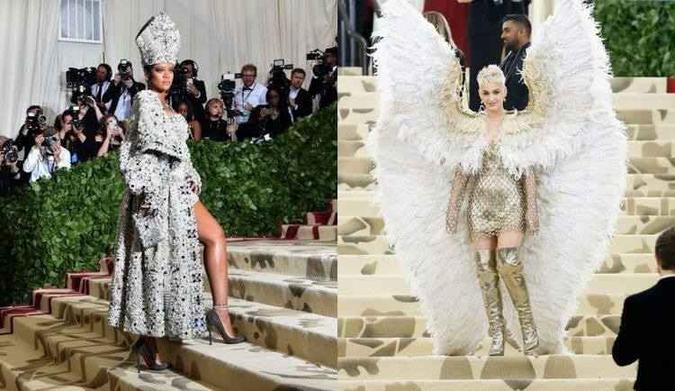 Rihanna aposta em look inspirado no papa, enquanto Katy Perry chegou com asas gigantes(foto: Angela Weiss/AFP) Rihanna aposta em look inspirado no papa, enquanto Katy Perry chegou com asas gigantes(foto: Angela Weiss/AFP)