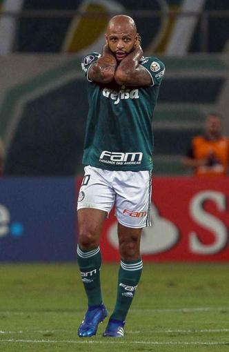 Felipe Melo dedicou gol a Jair Bolsonaro, e Palmeiras se apressou em esclarecer que o posicionamento dele não reflete a opinião do clube(foto: Miguel Schincariol/AFP - 11/4/18 ) Felipe Melo dedicou gol a Jair Bolsonaro, e Palmeiras se apressou em esclarecer que o posicionamento dele não reflete a opinião do clube(foto: Miguel Schincariol/AFP - 11/4/18 )