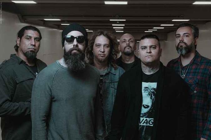 A banda chega ao sexto álbum de estúdio e comemora 20 anos de estrada(foto: Fabiano Santos/Divulgação) A banda chega ao sexto álbum de estúdio e comemora 20 anos de estrada(foto: Fabiano Santos/Divulgação)