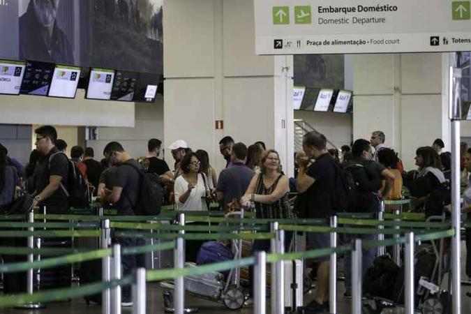 Inframerica prevê 1.554 pousos e decolagens no Aeroporto JK durante o período: 27 voos extras para atender a demanda(foto: Fabio Rodrigues Pozzebom/Agencia Brasil) Inframerica prevê 1.554 pousos e decolagens no Aeroporto JK durante o período: 27 voos extras para atender a demanda(foto: Fabio Rodrigues Pozzebom/Agencia Brasil)