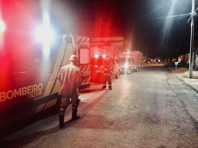 Os bombeiros foram acionados às 19h10(foto: CBMGO/Divulgação) Os bombeiros foram acionados às 19h10(foto: CBMGO/Divulgação)
