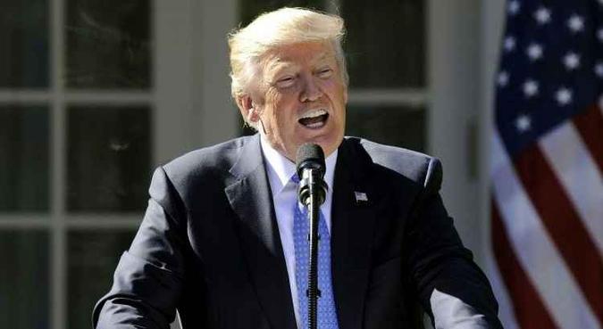 Trump demitiu Comey por ter investigado os supostos vínculos entre sua equipe e a Rússia(foto: Jason Connolly/AFP) Trump demitiu Comey por ter investigado os supostos vínculos entre sua equipe e a Rússia(foto: Jason Connolly/AFP)