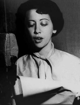 Aos 15 anos, como locutora da Rádio MEC(foto: Acervo Fernanda Montenegro/ Reprodução) Aos 15 anos, como locutora da Rádio MEC(foto: Acervo Fernanda Montenegro/ Reprodução)