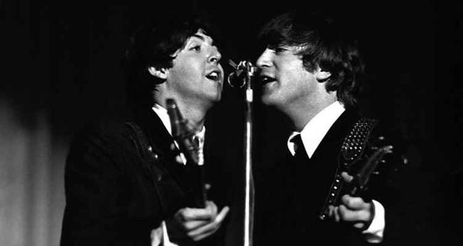 A relação entre John e Paul parece ter ir mais longe do que a música previa(foto: REUTERS/Mike Mitchell/Christie's/Handout) A relação entre John e Paul parece ter ir mais longe do que a música previa(foto: REUTERS/Mike Mitchell/Christie's/Handout)