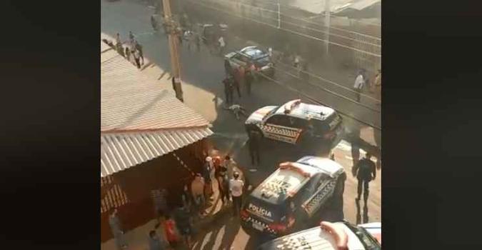 Moradores ficaram chocados com o crime, que ocorreu pouco antes das 17h(foto: Arquivo Pessoal ) Moradores ficaram chocados com o crime, que ocorreu pouco antes das 17h(foto: Arquivo Pessoal )