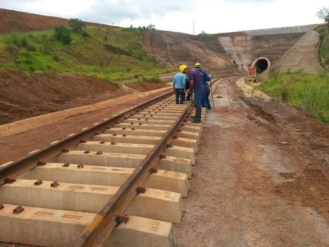 Ferrovia Norte-Sul (em Santa Helena-GO), entre Palmas, Tocantins, e Anápolis (Goiás)(foto: Divulgação) Ferrovia Norte-Sul (em Santa Helena-GO), entre Palmas, Tocantins, e Anápolis (Goiás)(foto: Divulgação)