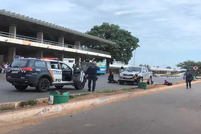 Um taxista que estava nas proximidades da rodoviária suspeitou da atitude dos acusados e acionou a Polícia Militar(foto: PMDF/Divulgação) Um taxista que estava nas proximidades da rodoviária suspeitou da atitude dos acusados e acionou a Polícia Militar(foto: PMDF/Divulgação)
