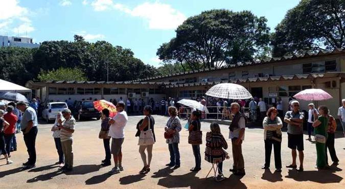 Fila para se vacinar na Unidade de Saúde 3, na 114 Norte(foto: Ed Alves/CB/D.A Press) Fila para se vacinar na Unidade de Saúde 3, na 114 Norte(foto: Ed Alves/CB/D.A Press)