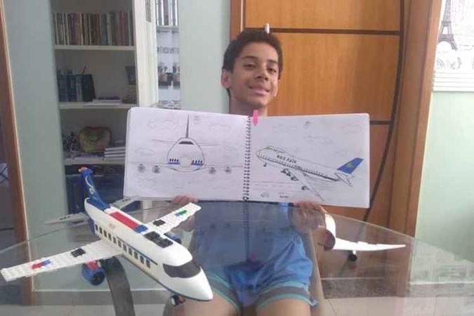 Rogério aproveita as férias para construir aviões de lego(foto: Arquivo pessoal ) Rogério aproveita as férias para construir aviões de lego(foto: Arquivo pessoal )
