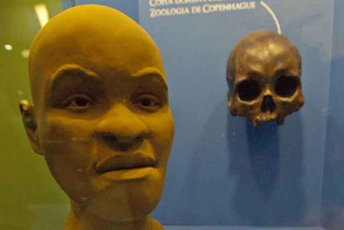 O rosto reconstituído de Luzia e o crânio de 11 mil anos: peça-chave para compreender a ocupação das Américas(foto: Pedro Mota/Esp.EM/D.A Press) O rosto reconstituído de Luzia e o crânio de 11 mil anos: peça-chave para compreender a ocupação das Américas(foto: Pedro Mota/Esp.EM/D.A Press)