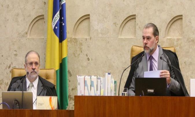 Ao lado de Toffoli, o procurador-geral da República, Augusto Aras, afirmou que o repasse de informações fiscais é importante para o combate ao crime organizado e à corrupção(foto: Nelson Jr./SCO/STF) Ao lado de Toffoli, o procurador-geral da República, Augusto Aras, afirmou que o repasse de informações fiscais é importante para o combate ao crime organizado e à corrupção(foto: Nelson Jr./SCO/STF)