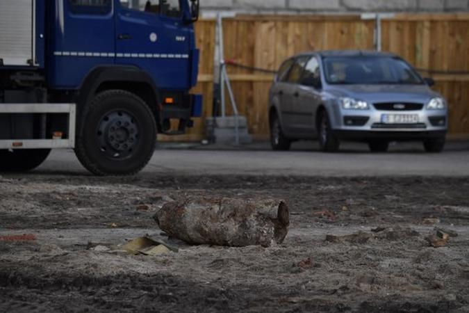 Alemanha está repleta de bombas que não explodiram e que acabaram sendo enterradas durante obras posteriores à guerra(foto: John Macdougall/AFP) Alemanha está repleta de bombas que não explodiram e que acabaram sendo enterradas durante obras posteriores à guerra(foto: John Macdougall/AFP)