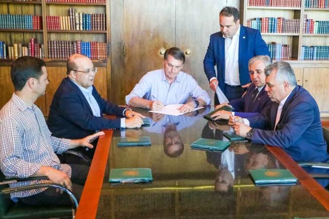 Ibaneis e o secretário Segurança Pública, Anderson Torres (à esq.), na audiência com Bolsonaro(foto: Renato Alves / Agência Brasília ) Ibaneis e o secretário Segurança Pública, Anderson Torres (à esq.), na audiência com Bolsonaro(foto: Renato Alves / Agência Brasília )