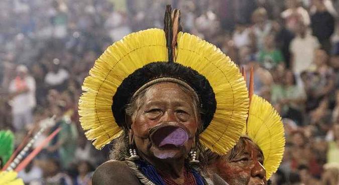 O cacique Raoni Metuktire recebeu a medalha de honra ao Mérito Indigenista.(foto: AFP / Yasuyoshi Chiba) O cacique Raoni Metuktire recebeu a medalha de honra ao Mérito Indigenista.(foto: AFP / Yasuyoshi Chiba)