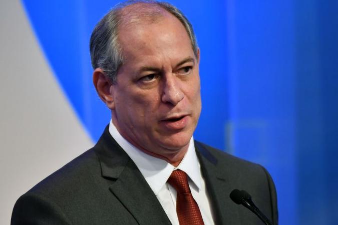 No Paraná, Ciro se comprometeu ainda a revogar a reforma trabalhista da gestão Michel Temer (MDB)(foto: AFP/NELSON ALMEIDA) No Paraná, Ciro se comprometeu ainda a revogar a reforma trabalhista da gestão Michel Temer (MDB)(foto: AFP/NELSON ALMEIDA)
