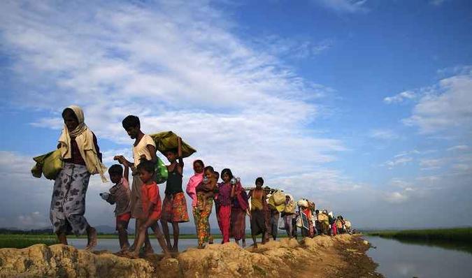 Cerca de 700.000 rohingyas fugiram do estado de Rakain, no oeste de Mianmar, para se refugiar no vizinho Bangladesh(foto: DIBYANGSHU SARKAR) Cerca de 700.000 rohingyas fugiram do estado de Rakain, no oeste de Mianmar, para se refugiar no vizinho Bangladesh(foto: DIBYANGSHU SARKAR)