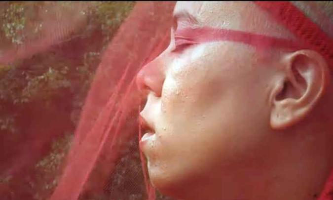 Novo clipe da cantora foi gravado no Rio Negro(foto: Reprodução/YouTube) Novo clipe da cantora foi gravado no Rio Negro(foto: Reprodução/YouTube)