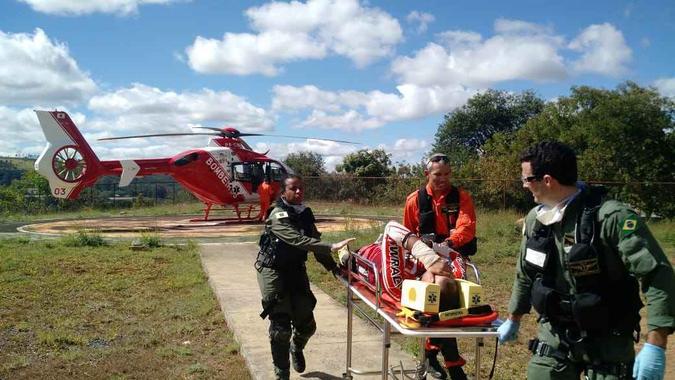 Rapaz fazia trilha e, segundo os bombeiros, usava todos os equipamentos de segurança exigidos(foto: CBMDF/Divulgação) Rapaz fazia trilha e, segundo os bombeiros, usava todos os equipamentos de segurança exigidos(foto: CBMDF/Divulgação)