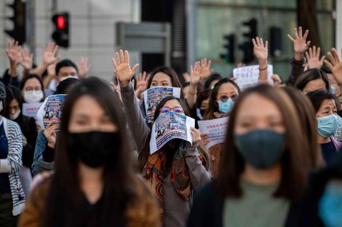 Nesta sexta-feira (29/11), centenas de pessoas se concentraram pela manhã em vários bairros da cidade(foto: Nicolas Asfouri / AFP) Nesta sexta-feira (29/11), centenas de pessoas se concentraram pela manhã em vários bairros da cidade(foto: Nicolas Asfouri / AFP)