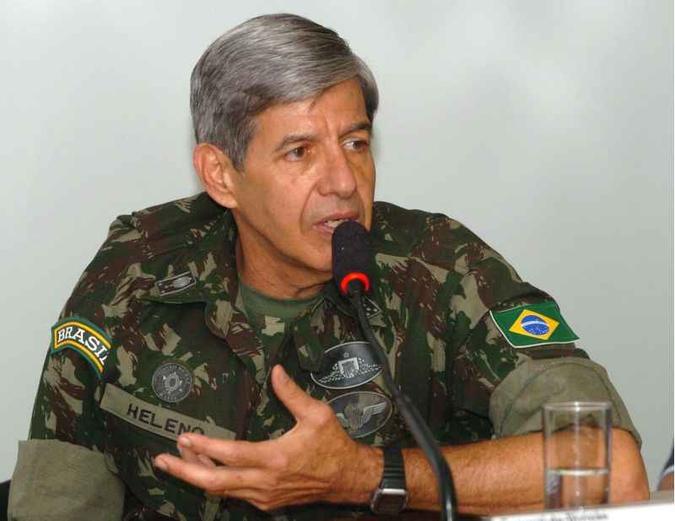 O comandante do Exército, general Augusto Heleno, foi confirmado como ministro da Defesa na administração de Jair Bolsonaro(foto: José Varella/CB/D.A Press ) O comandante do Exército, general Augusto Heleno, foi confirmado como ministro da Defesa na administração de Jair Bolsonaro(foto: José Varella/CB/D.A Press )