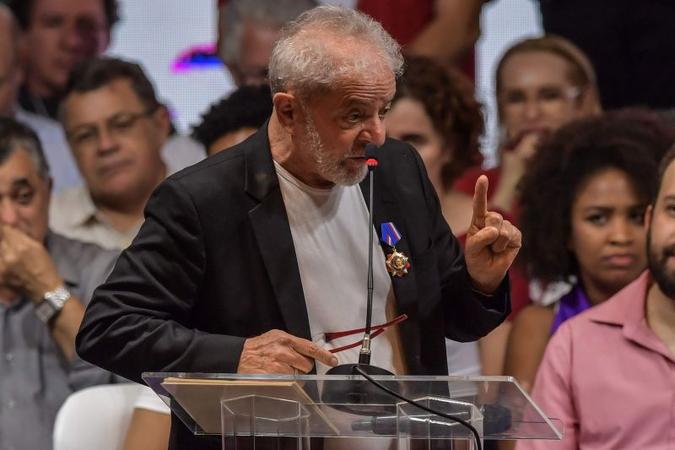 Dinheiro usado na reforma da propriedade teria vindo de propinas em contratos com a Odebrecht e OAS(foto: NELSON ALMEIDA/AFP) Dinheiro usado na reforma da propriedade teria vindo de propinas em contratos com a Odebrecht e OAS(foto: NELSON ALMEIDA/AFP)