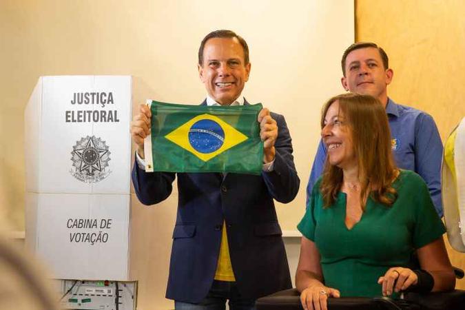 João Doria (PSDB) vota no Colégio St. Paul's, na zona oeste da capital paulista, no bairro do Jardins(foto: MarcusLeoni/Folhapress) João Doria (PSDB) vota no Colégio St. Paul's, na zona oeste da capital paulista, no bairro do Jardins(foto: MarcusLeoni/Folhapress)