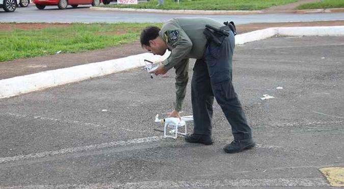 Agentes de trânsito foram treinados e certificadas junto à ANAC para operar os aparelhos(foto: Detran/Divulgação) Agentes de trânsito foram treinados e certificadas junto à ANAC para operar os aparelhos(foto: Detran/Divulgação)