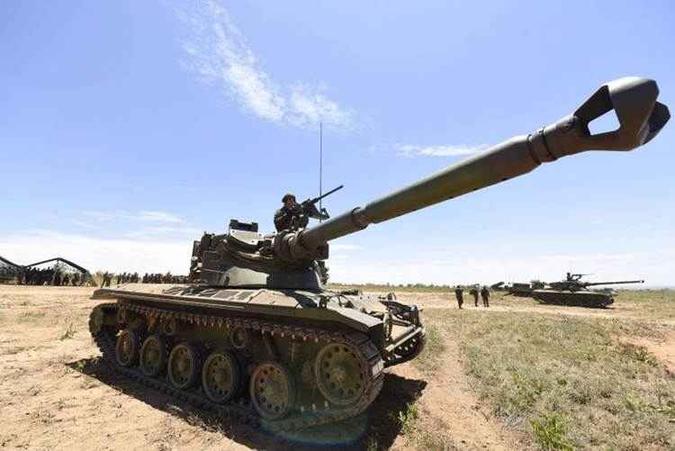 O objetivo da operação, de acordo com a Marinha do Brasil, é o treinamento de fuzileiros em formação e a atualização de veteranos, para que estejam preparados em caso de conflitos reais(foto: Ed Alves/CB/D.A Press) O objetivo da operação, de acordo com a Marinha do Brasil, é o treinamento de fuzileiros em formação e a atualização de veteranos, para que estejam preparados em caso de conflitos reais(foto: Ed Alves/CB/D.A Press)