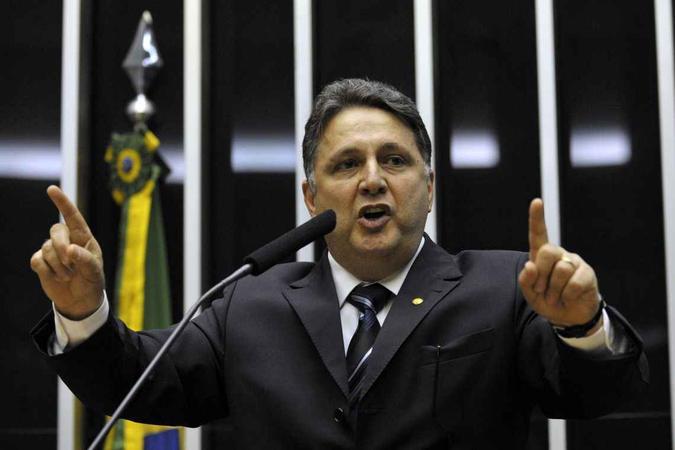 Garotinho teve seus direitos políticos suspensos pelo TSE por ter sido condenado por improbidade administrativa e enriquecimento ilícito(foto: Renato Araújo/Arquivo Agência Brasil) Garotinho teve seus direitos políticos suspensos pelo TSE por ter sido condenado por improbidade administrativa e enriquecimento ilícito(foto: Renato Araújo/Arquivo Agência Brasil)