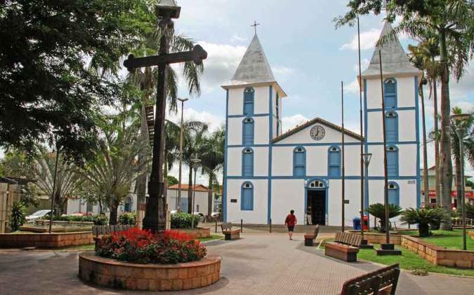 Erguida em 1912, a igreja Matriz foi o primeiro santuário em Trindade(foto: Santuário Basílica Divino Pai Eterno/Divulgação) Erguida em 1912, a igreja Matriz foi o primeiro santuário em Trindade(foto: Santuário Basílica Divino Pai Eterno/Divulgação)