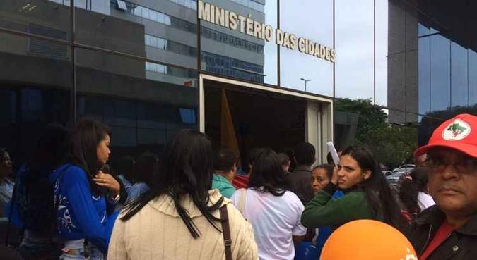 30 pessoas estão no interior do prédio do Ministério das Cidades(foto: PMDF/Divulgação) 30 pessoas estão no interior do prédio do Ministério das Cidades(foto: PMDF/Divulgação)