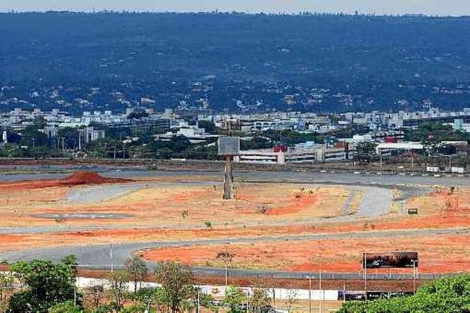 Autódromo ainda não foi utilizado na gestão de Rollemberg: reforma chegou a ser iniciada, em dezembro de 2014, mas acabou suspensa pelo TCDF(foto: Gabriel Jabur/Agência Brasília - 26/9/16) Autódromo ainda não foi utilizado na gestão de Rollemberg: reforma chegou a ser iniciada, em dezembro de 2014, mas acabou suspensa pelo TCDF(foto: Gabriel Jabur/Agência Brasília - 26/9/16)